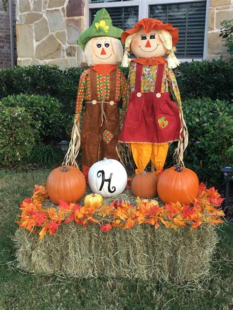 autumn scarecrow decoration